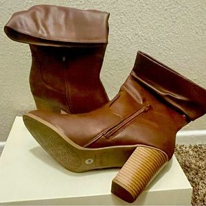 Brown casual block-heel lift of the Saraa dress boots for a go-to accent